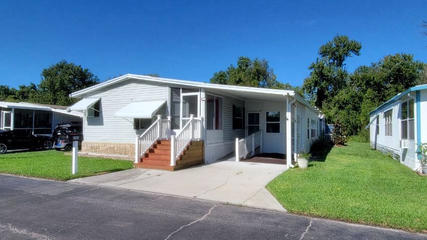 Dundee, FL Mobile Home for Sale located at 246 Green Haven Rd. West Dell Lake Village